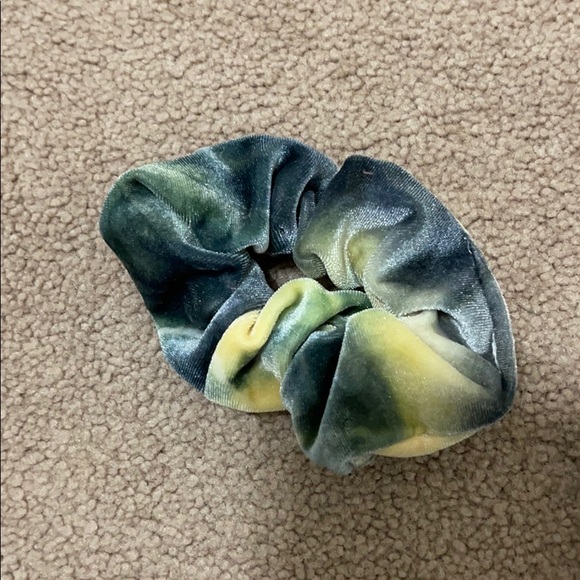 Scrunchie - Picture 1 of 1